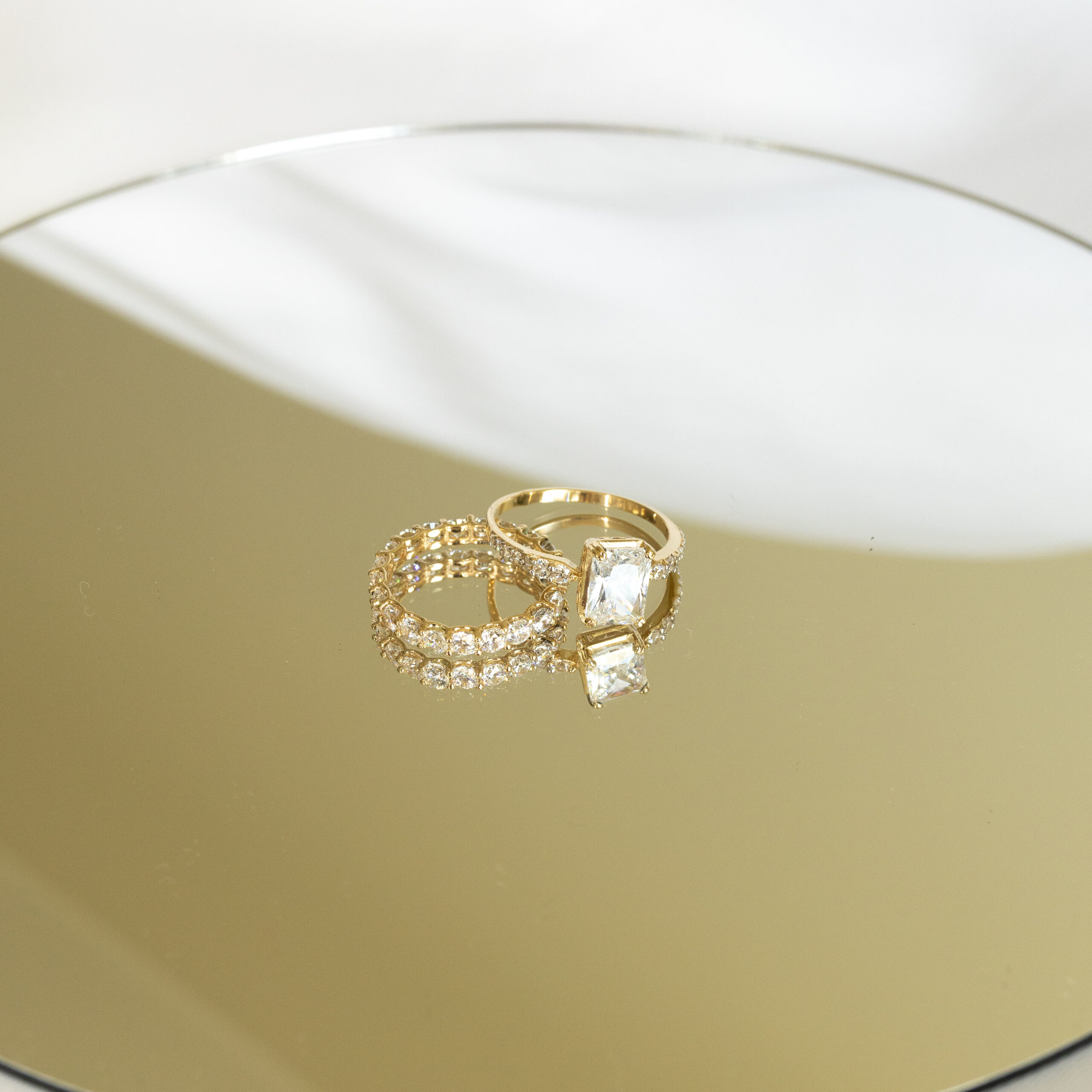 Pierścionek złoty wysadzany cyrkoniami obrączka Endless Pierścionek złoty wysadzany cyrkoniami obrączka Endless