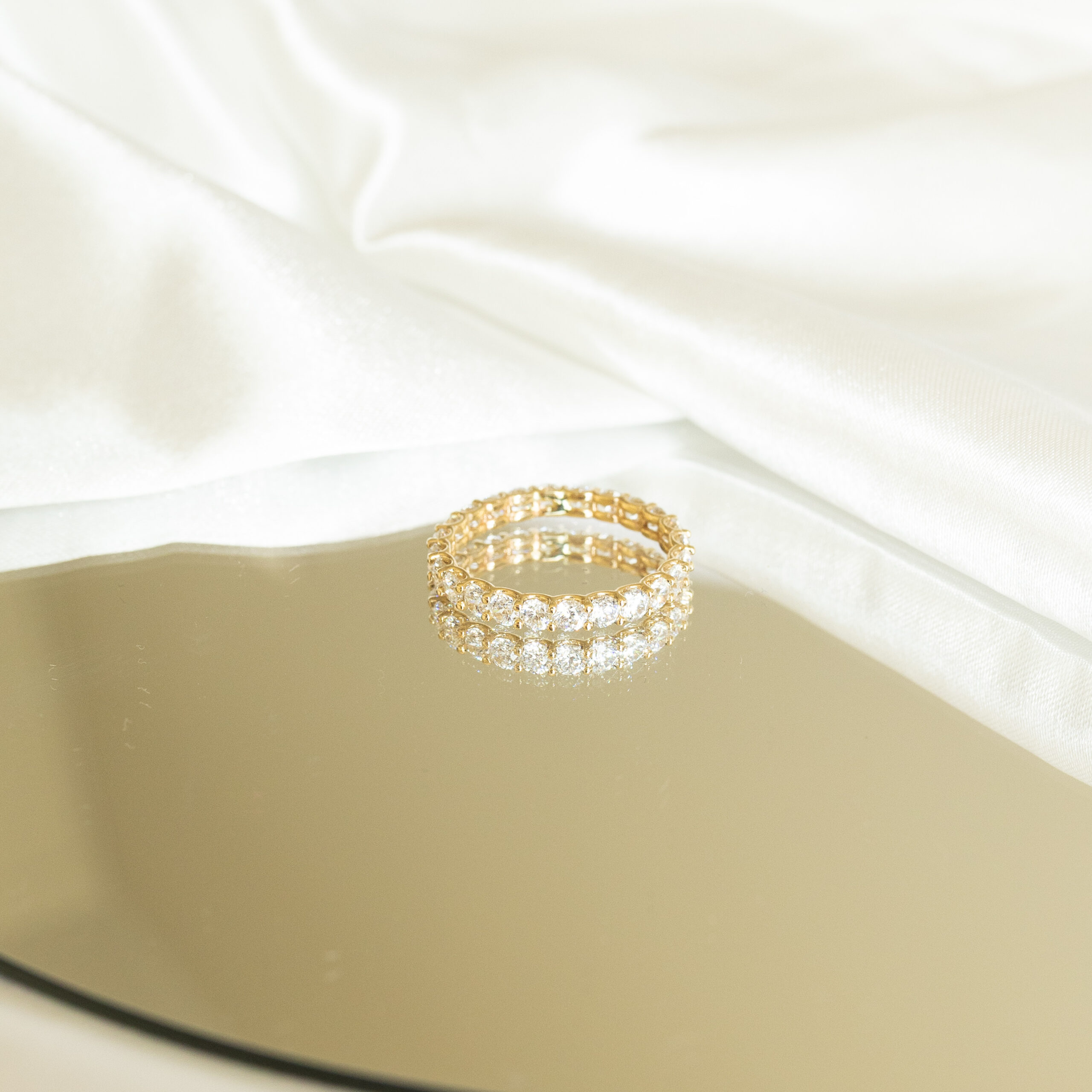 Pierścionek złoty wysadzany cyrkoniami obrączka Endless Pierścionek złoty wysadzany cyrkoniami obrączka Endless