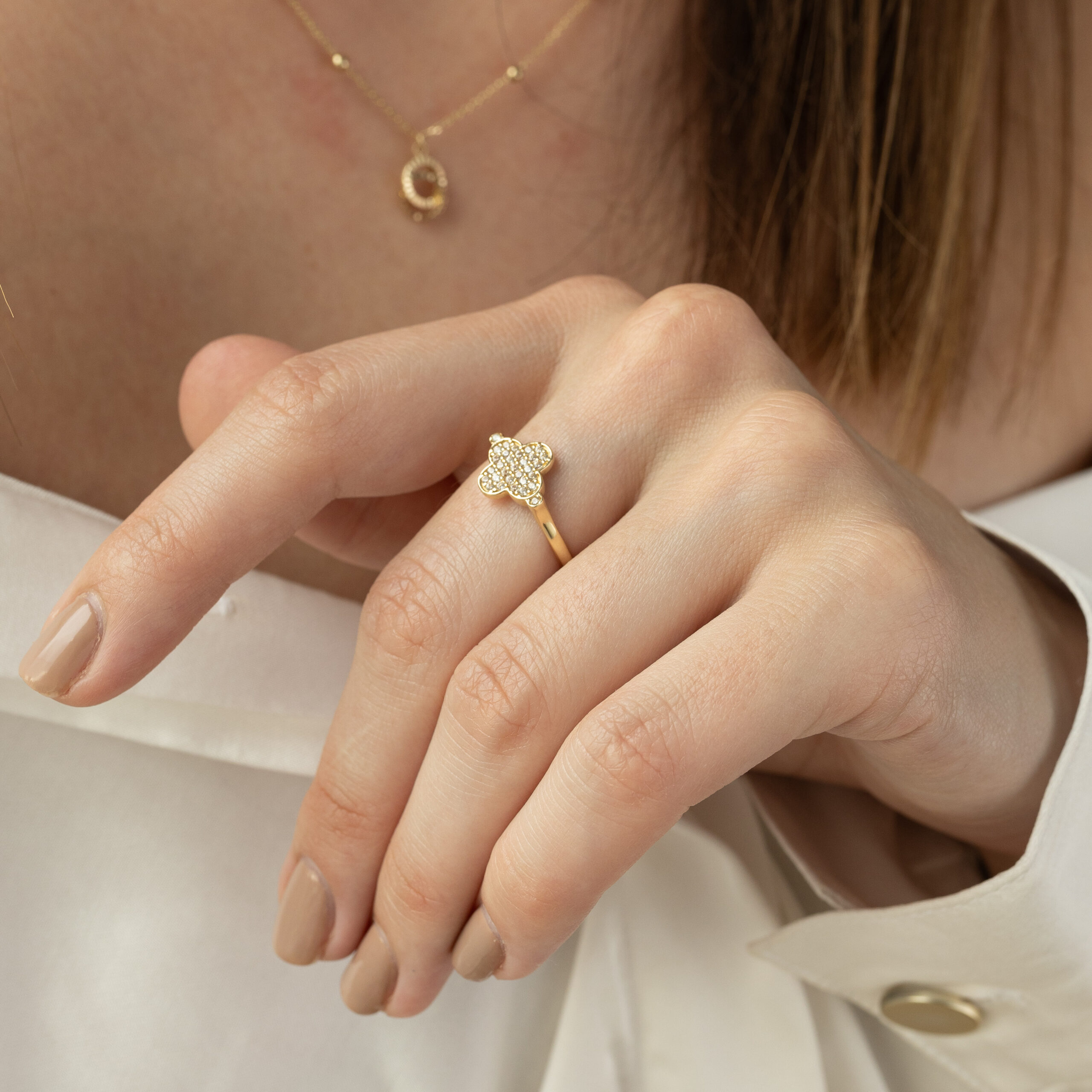 Pierścionek złoty z koniczyną wysadzany cyrkoniami Clover Pierścionek złoty z koniczyną wysadzany cyrkoniami Clover