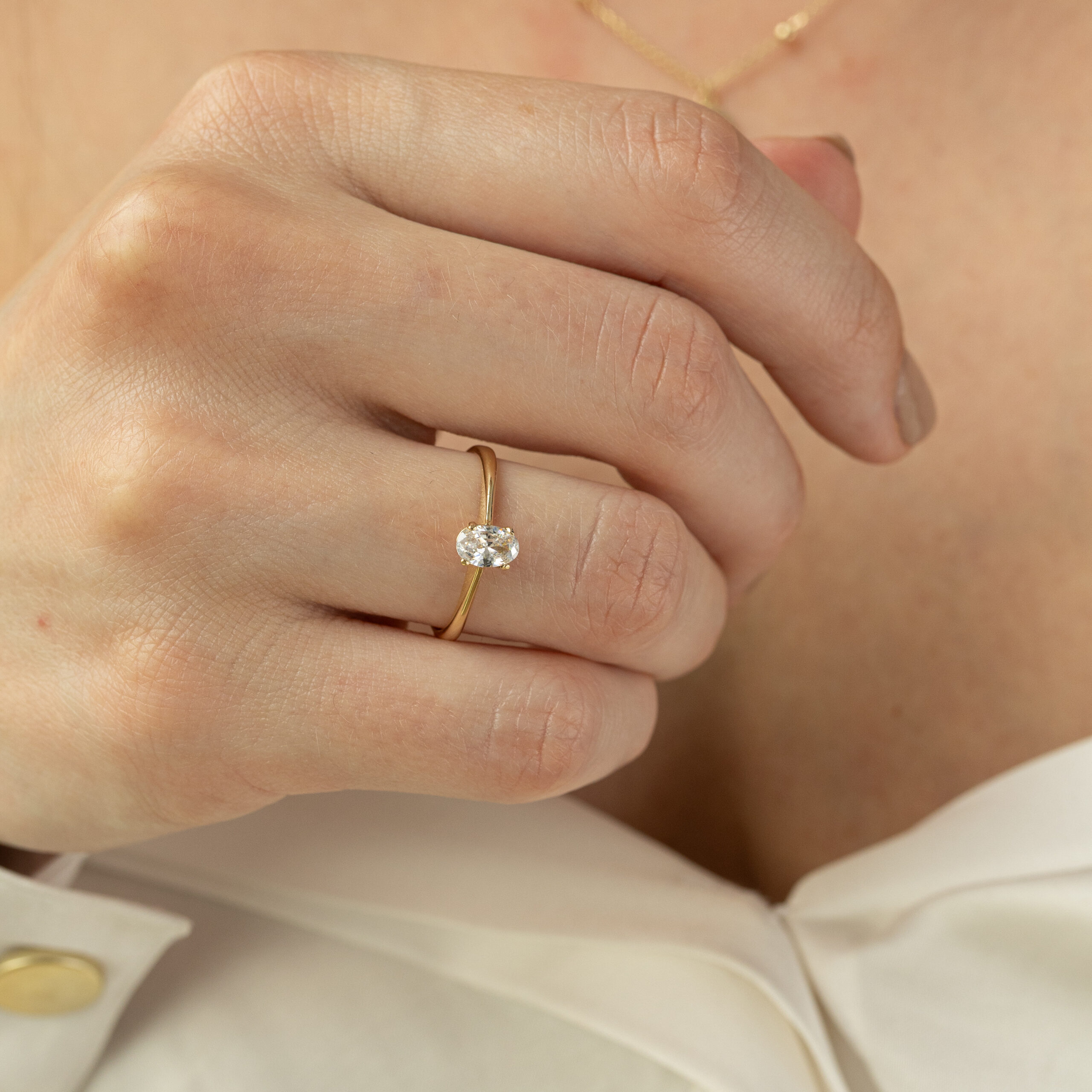 Pierścionek złoty z owalną cyrkonią Amoura Pierścionek złoty z owalną cyrkonią Amoura