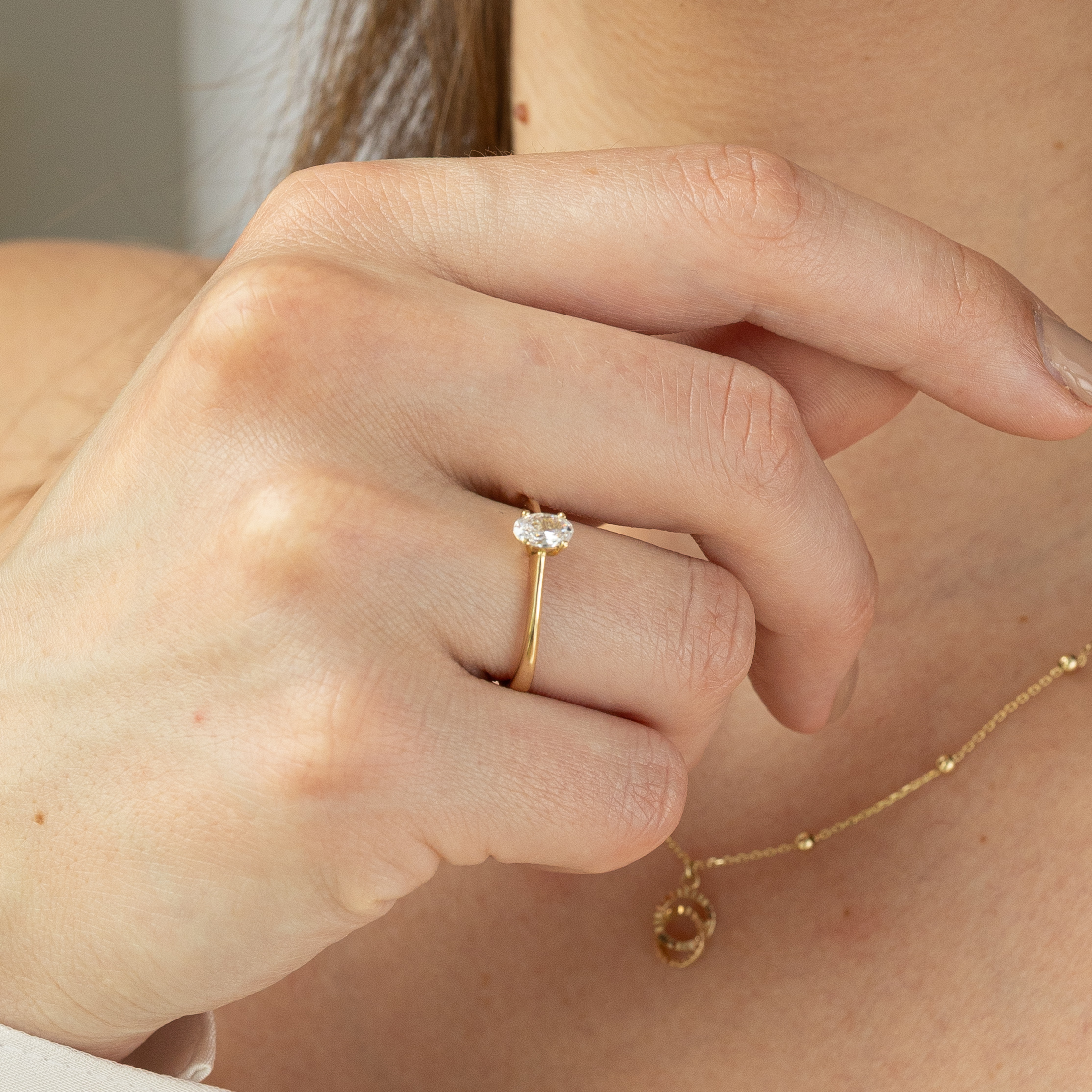 Pierścionek złoty z owalną cyrkonią Amoura Pierścionek złoty z owalną cyrkonią Amoura