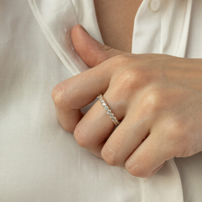 Pierścionek złoty wysadzany cyrkoniami obrączka Endless