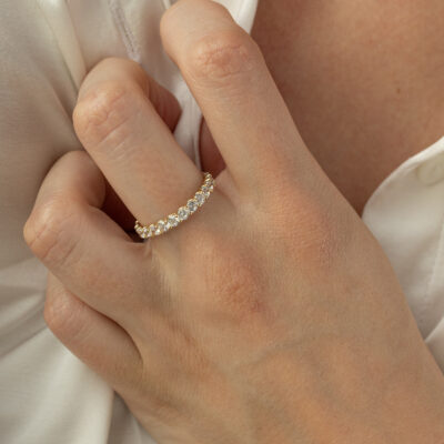 Pierścionek złoty wysadzany cyrkoniami obrączka Endless