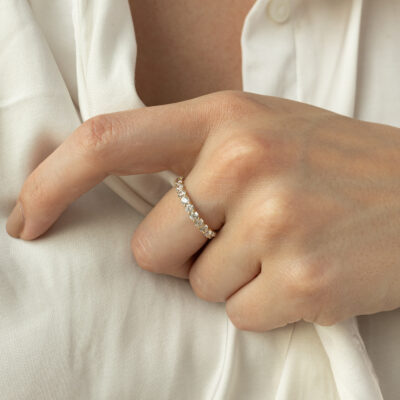 Pierścionek złoty wysadzany cyrkoniami obrączka Endless