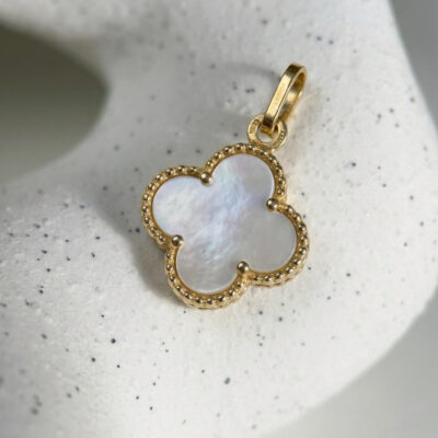 Zawieszka złota koniczyna z masą perłową